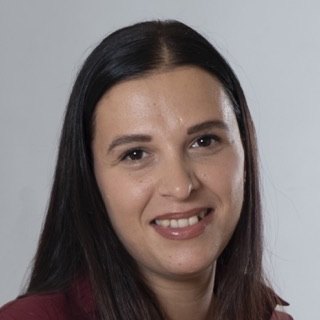 Claudia, che risponde su WhatsApp